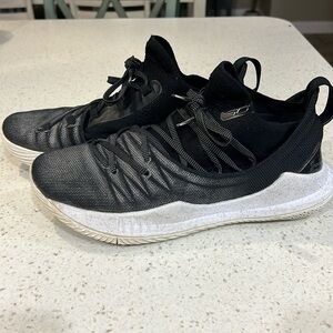 Under Armer Curry 5 men’s basketball shoes size 8.5